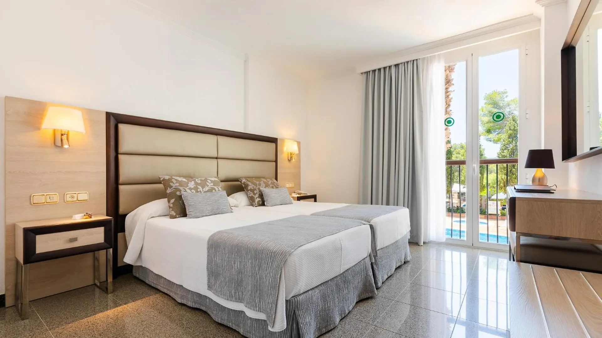 Suite Hotel S'Argamassa Palace Santa Eulària des Riu 4*,